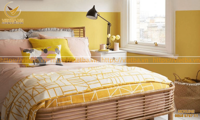 Phòng ngủ màu hồng – vàng