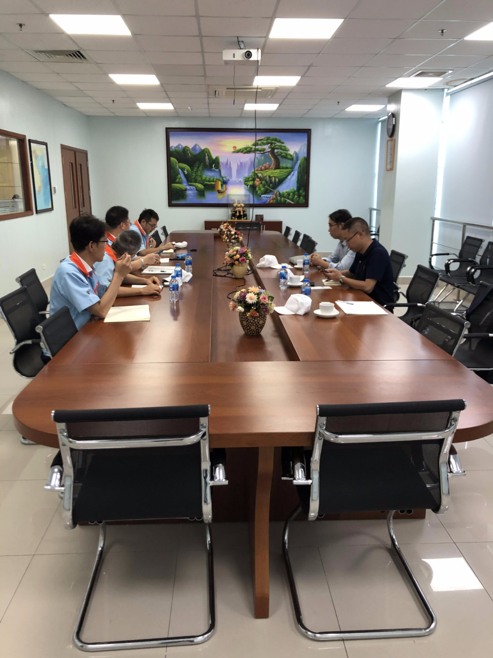 Mẫu thiết kế nội thất văn phòng hiện đại và cao cấp