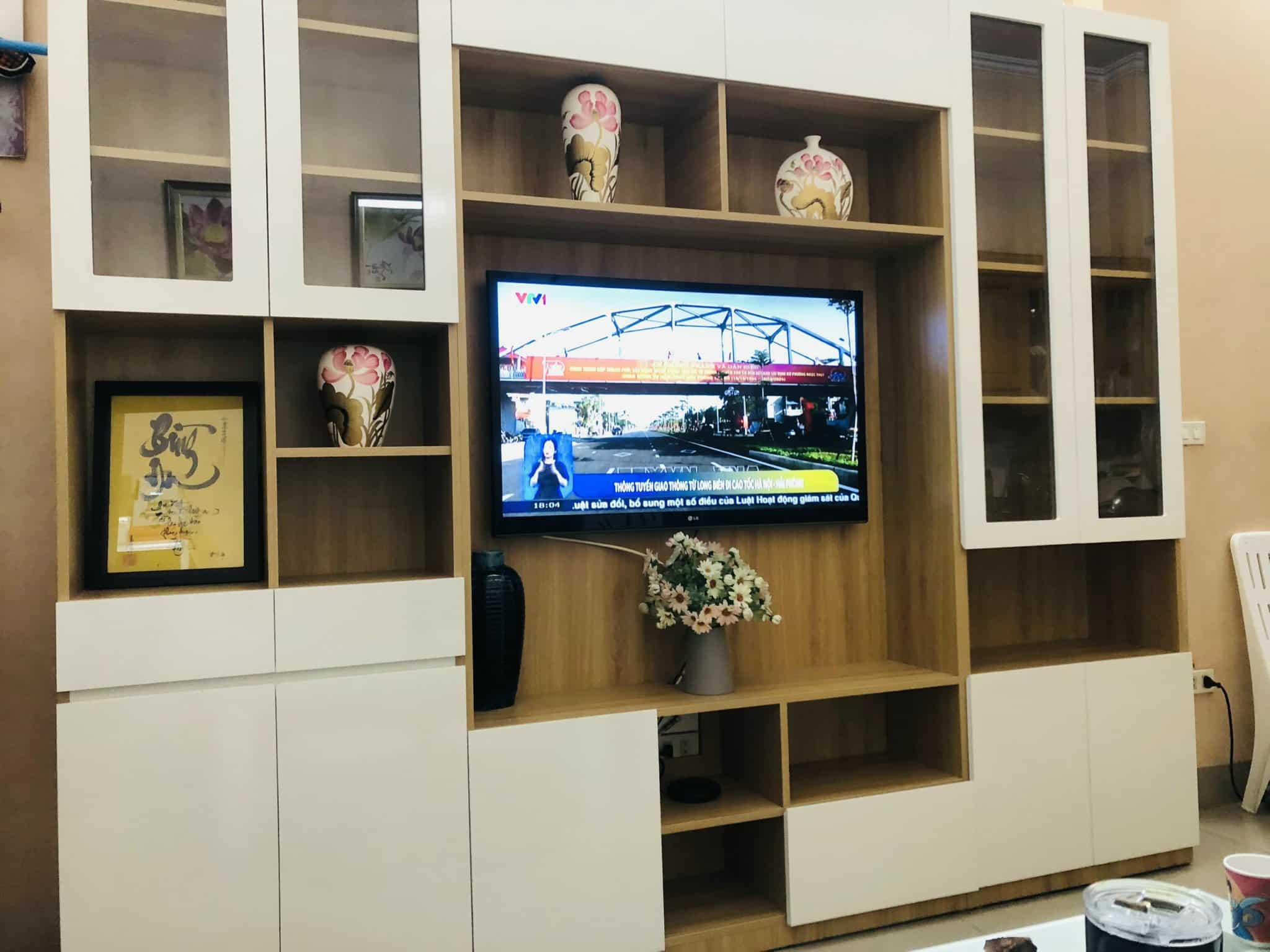 Mẫu tủ trang trí phòng khách ấn tượng đón đầu xu hướng 2025